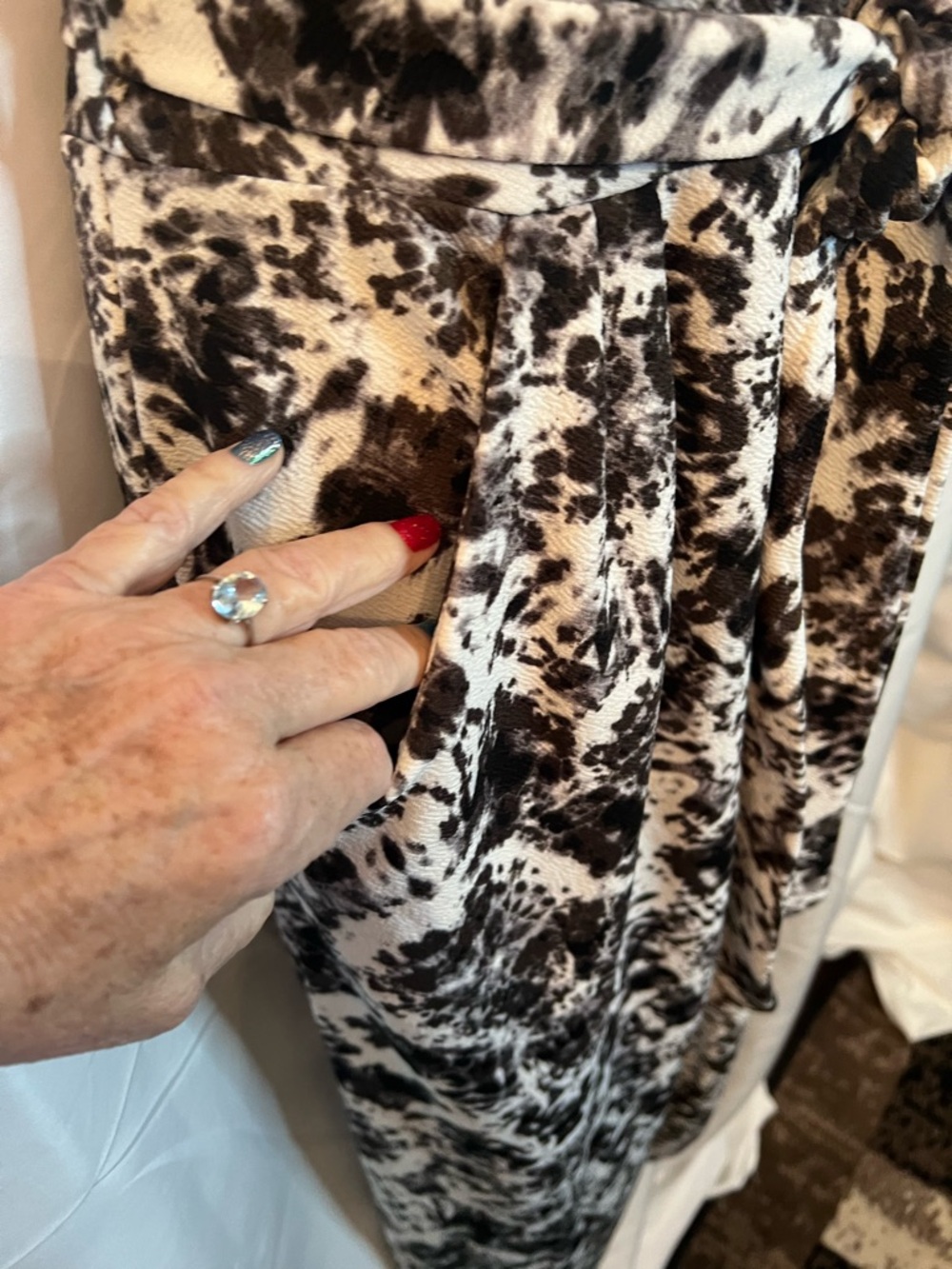 ❤️HP❤️Honey and Rosie Black & White Abstract Print Spaghetti-Strap Jumpsuit - Picture 4 of 15